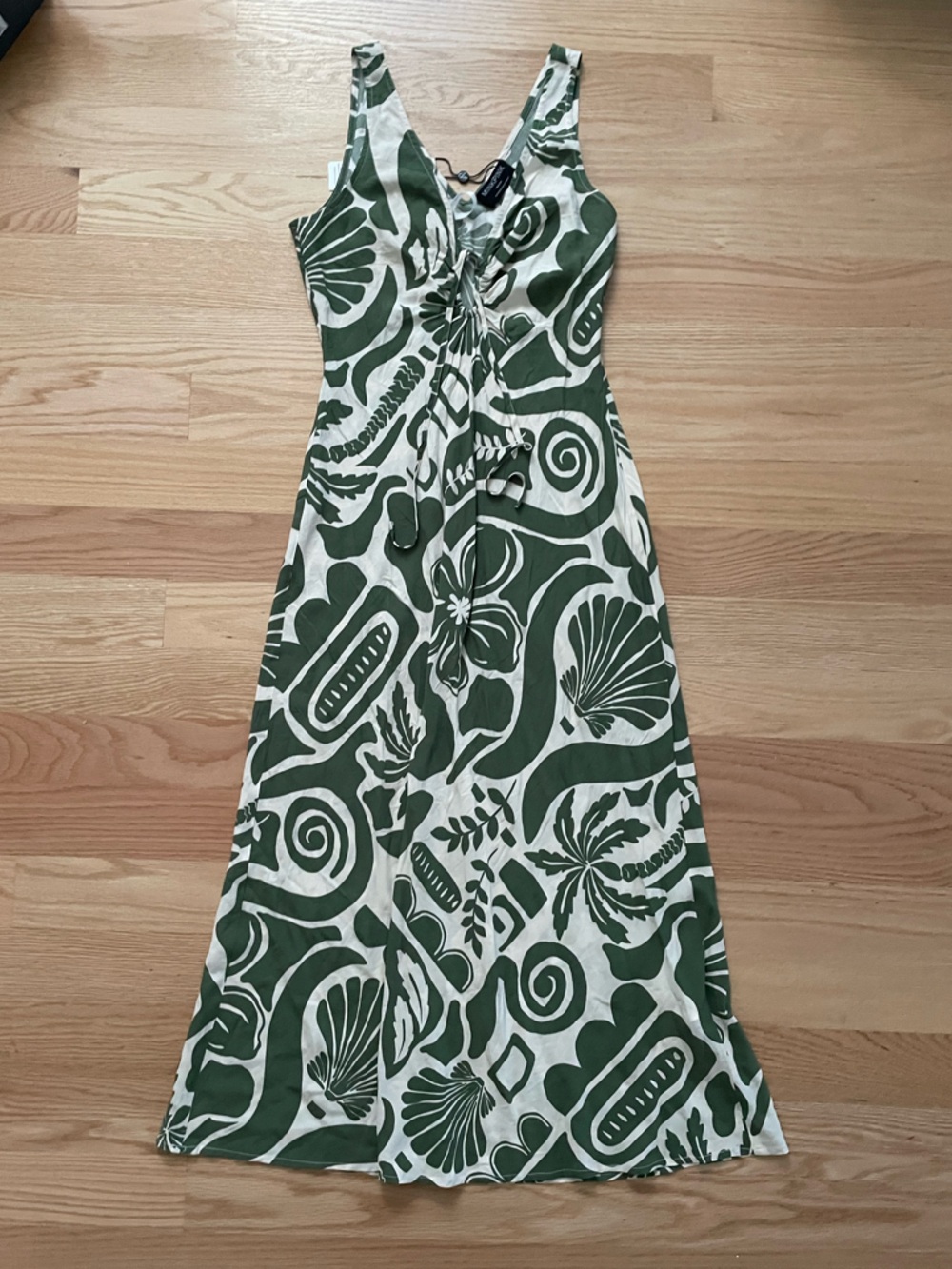 Green and White Tropical Print Maxi Dress with keyhole front